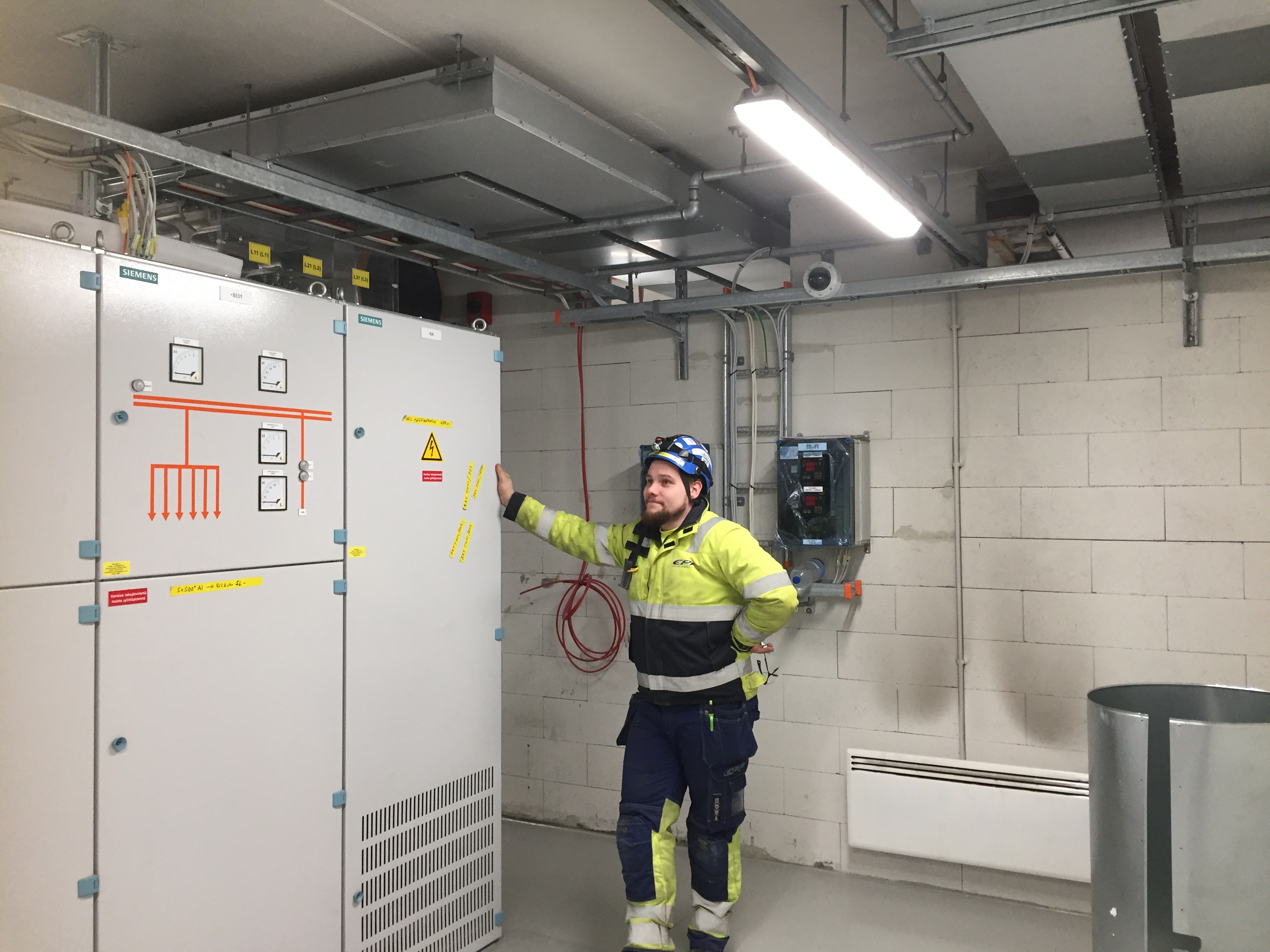 Feed station at the Sammalvuori underground metro depot