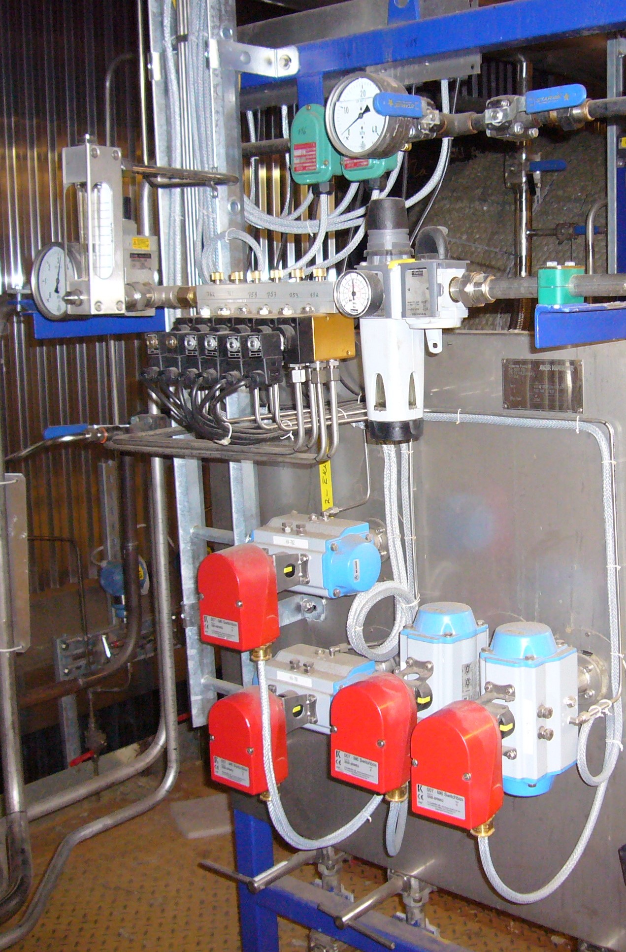 The cabling in the picture is implemented with Ölflex Classic 110 CY cable. This cable is an excellent choice for industrial machinery and for controlling heating systems like this one in EMC-sensitive environments. The cabling in the picture is implemented with Ölflex Classic 110 CY cable. This cable is an excellent choice for industrial machinery and for controlling heating systems like this one in EMC-sensitive environments.