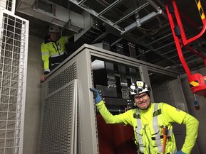 PT-2000 kompaktikiskon asennus kuivamuuntajaan.