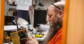 Sähköhuolto kuuluu palvelupalettiimme. Sähköhuolto kuuluu palvelupalettiimme.